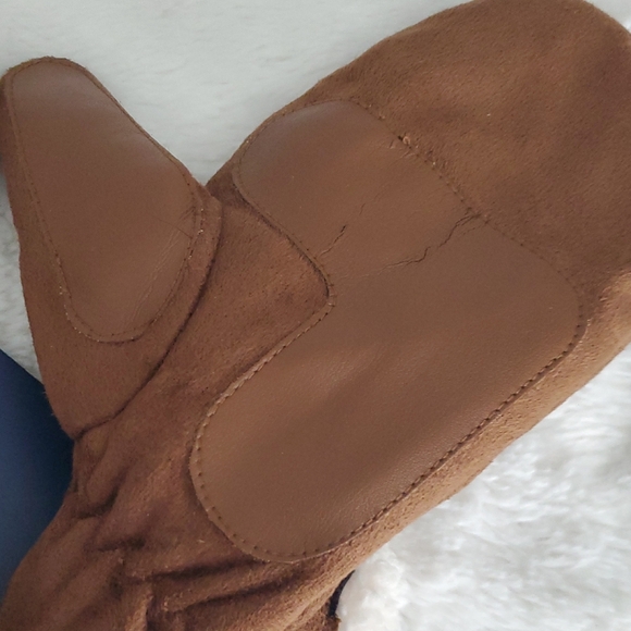 Isotoner Tan Mittens with Soft Lining - Picture 4 of 5